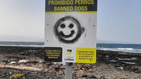 Actos vandálicos en la señalización de Playas, en la costa de Bristol.