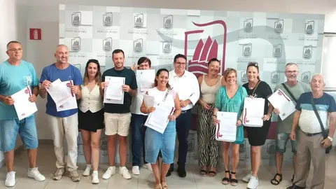 David de Vera y Jenifer Pérez, con las asociaciones de vecinos de Puerto del Rosario.