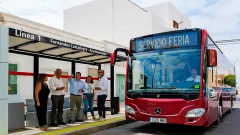 El grupo de gobierno y la empresa concesionaria visitaron las nuevas guaguas de Puerto del Rosario.