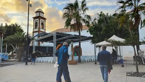Plaza de Antigua durante la Feria Insular de Artesanía.