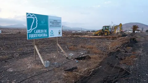 Retirada de un invernadero abandonado en Tuineje.