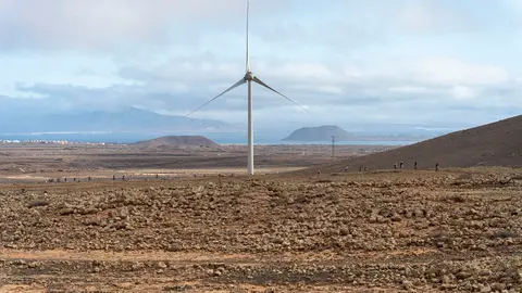 Aerogenerador en Villaverde (Imagen de Deportes La Oliva durante Fuertevbike).