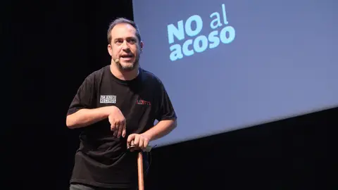El Langui en su conferencia sobre acoso escolar.