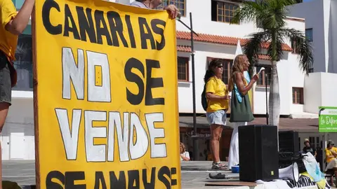 Mensajes de las manifestaciones en Corralejo, el 20 de octubre.