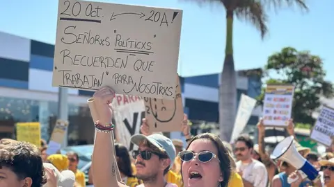 Mensajes de las manifestaciones en Corralejo, el 20 de octubre (5)