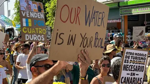 Mensajes de las manifestaciones en Corralejo, el 20 de octubre (9)