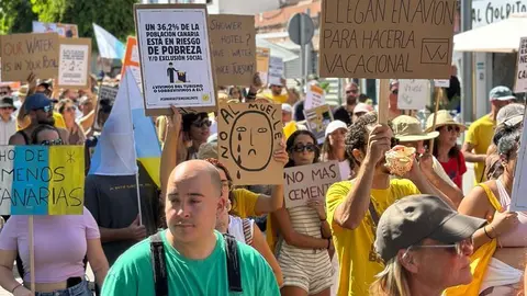 Mensajes de las manifestaciones en Corralejo, el 20 de octubre (13)
