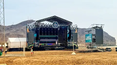 Montaje del Festival Arena Negra 2024.