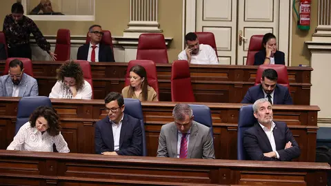 Bancada del Gobierno, en el Parlamento de Canarias.