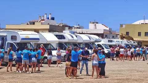 Concentración de los campistas de Fuerteventura en 2021, demandando servicios y una regulación de la actividad | ©Fuerteventura Digital