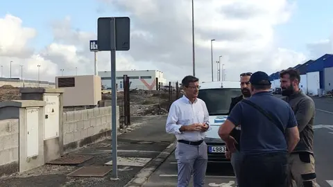 Visita del concejal de Puerto del Rosario, Juan Manuel Verdugo, a La Hondura.