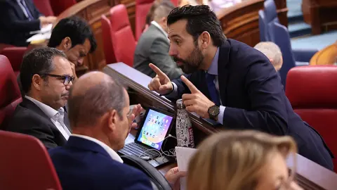 Manuel Hernández (PSOE), en el Parlamento.