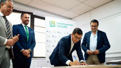 Firma de la compra de viviendas a la SAREB.