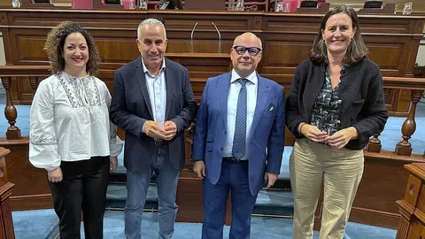 González, Cabrera, Barragán y Évora (CC), en el Parlamento.