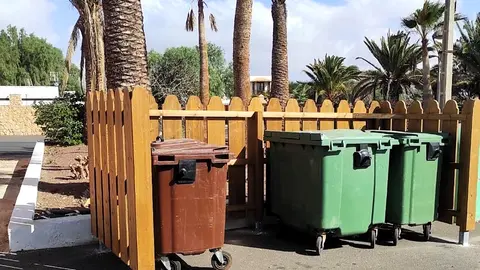 Puntos de recogida de basura en Triquivijate.