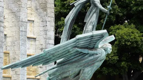 Monumento a la Victoria, en Santa Cruz de Tenerife (Atribución de imagen a Carlos Teixidor Cadenas).