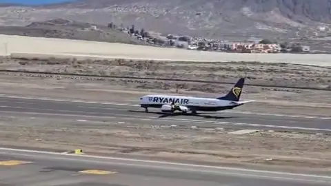 Aterrizaje en el Aeropuerto de Tenerife Sur.
