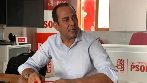 Blas Acosta, en la sede del PSOE de Fuerteventura (Imagen de archivo).