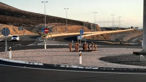 Glorieta de acceso entre la autovía y Morro Jable.