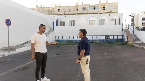Visita en octubre de 2023, al solar destinado a vivienda pública en Corralejo.