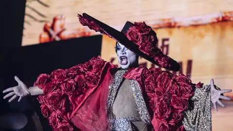 Actuación Drag en el Carnaval de Antigua.