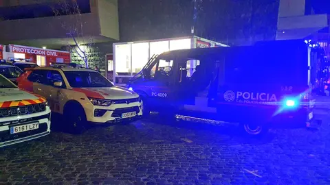 Vehículos de seguridad y emergencias, en una imagen Imaen del CECOPAL de Santa Cruz de Tenerife, estos carnavales.