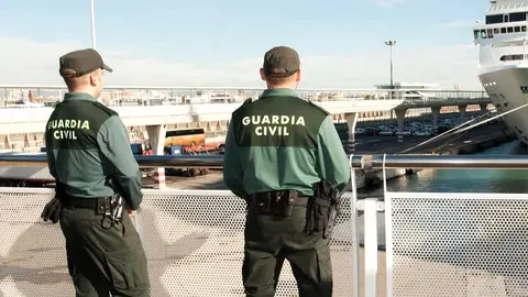 Vigilancia portuaria de la Guardia Civil, en una imagen difundida por el cuerpo. 