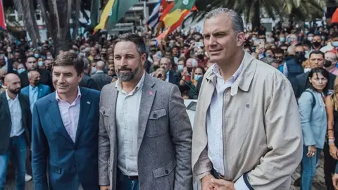 Galván, Abascal y Ortega Smith, en un acto de Vox en Gran Canaria, en noviembre 2021.