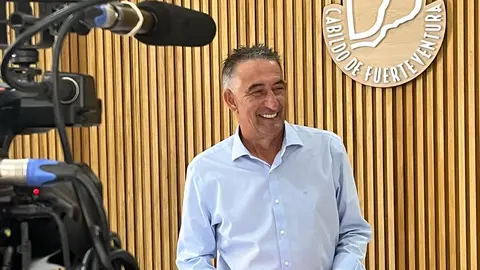 Claudio Gutiérrez presenta en el Cabildo una moción contra la ocupación (2)