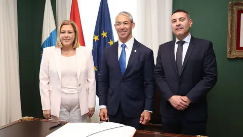 Los presidentes del Parlamento de Canarias y el Cabildo de Lanzarote, con el alcalde de San Antonio de Texas.
