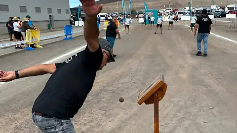 El programa ‘No Olvides Lo Nuestro’, con juegos y deportes canarios. En la imagen, pelotamano.