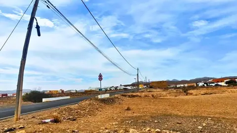 Solar vacío entre el centro urbano de El Matorral y el Barrio Nuevo.