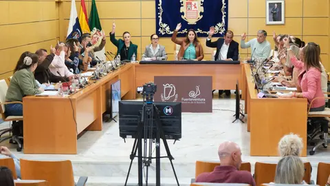El Cabildo aprueba su Plan Económico Financiero 2025- 2026 en un pleno estraordinario (1)