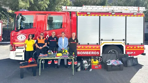 Nuevos uniformes y herramientas para las plantillas de Bomberos, Protección Civil y Playas de Pájara.