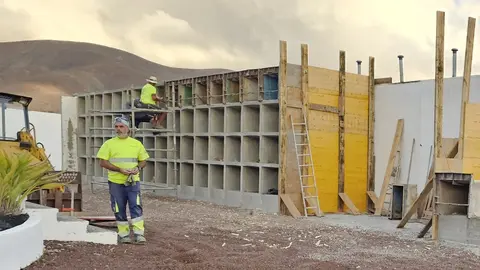 Antigua inica las mejoras y nuevos nichos en el Campo Santo.