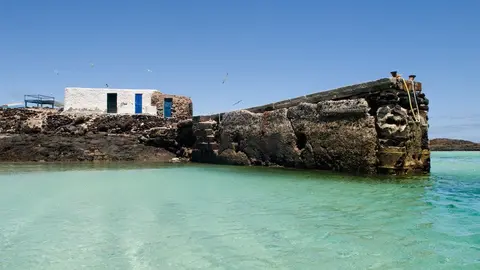 Puertito de Lobos, antes de la reforma del espigón, localización de cine difundida por Canary Islands Film.