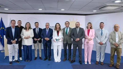Firma de los convenio de infraestructuras turísticas entre Gobierno de Canarias y cabildos (1)
