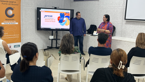 Jornada informativa de la Asociación Empresarios Puerto del Rosario sobre la nueva app de comercio.