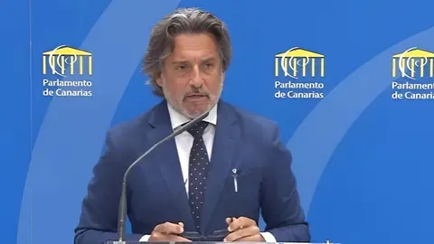 Gustavo Matos comparece en el Parlamento de Canarias.