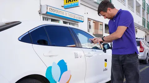 Rotulación de taxis en la campaña de ‘La Oliva Actitud Ambiental’.
