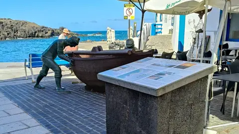 Cartelería obsoleta en El Cotillo.