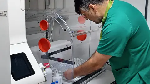 Laboratorio del HUC, en una imagen de la Consejería de Sanidad.