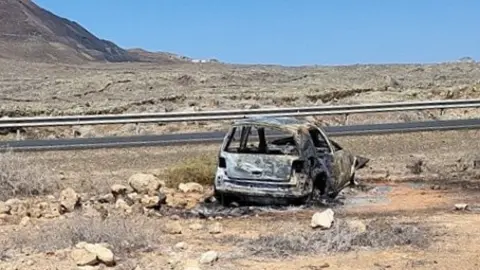 Estado del vehículo tras el mortal accidente, en una imagen de los Bomberos de La Oliva.
