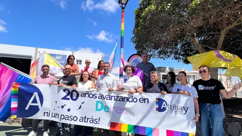 Mobiliario arcoíris en Villaverde, por el Orgullo LGTBIQ+.