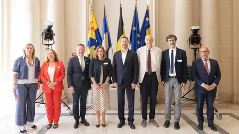Astrid Pérez, en Bruselas junto a sus homólogos de la  CALRE.