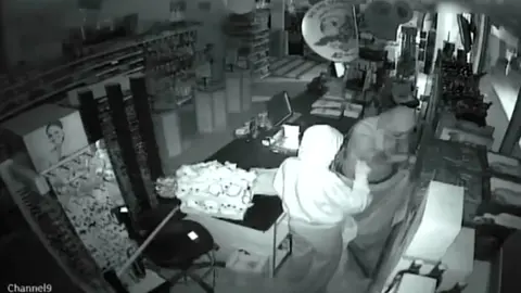 Los ladrones actuaban en Corralejo, de noche y disfrazados.