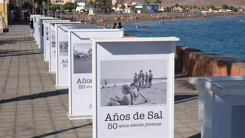 La exposición fotográfica 'Años de Sal' llega a Gran Tarajal por la 50 Semana de la Juventud.
