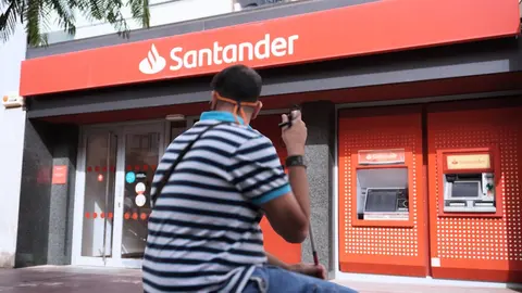 Sucursal del Banco Santander, en Primero de Mayo.