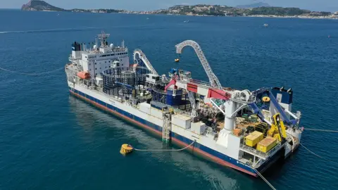 El Buque Cable Enterprise conectará los sistemas eléctricos de La Gomera y Tenerife.