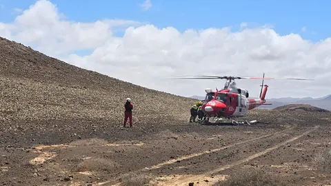 Rescate del helicóptero del GES en Corralejo.